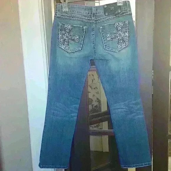 Miss Me Crop Jeans - Picture 2 of 9